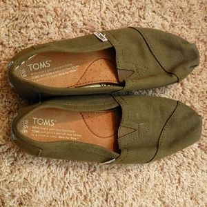 Size 6.5 Olive Toms